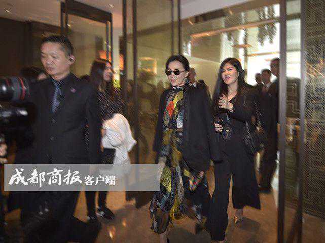 刘嘉玲成都卖红酒：“我没那么多钱，买不起赵薇那样的酒庄”