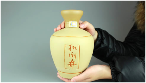 中国4大“尴尬酒”，100%优质粮食酿造，因包装丑陋在货架积灰