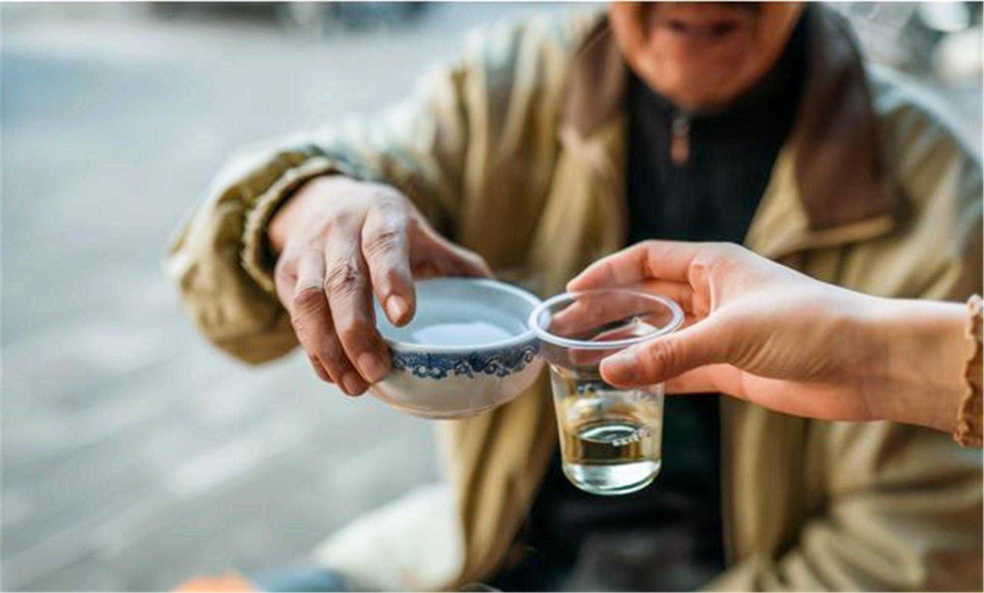 盘点3个大早上就喝酒的地方，看看“早酒”文化有你家乡吗？