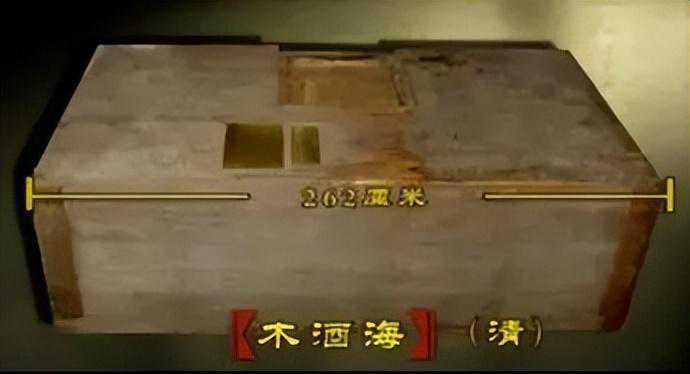 96年辽宁老农工地挖出木箱,流出透明液体带异香,专家:最少10个亿