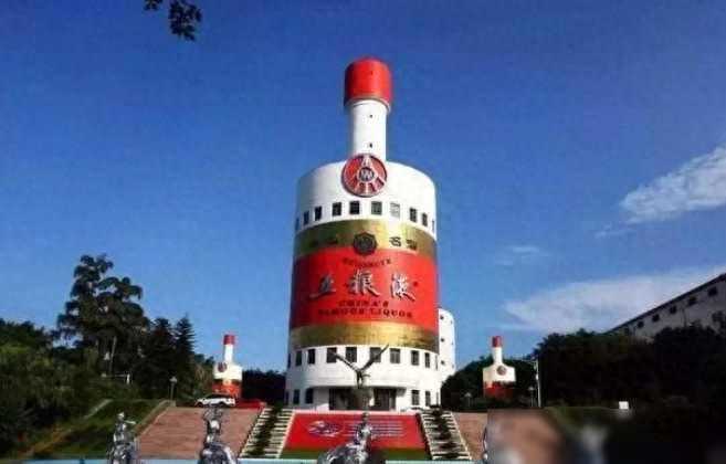 五粮液24亿“造车”！中型SUV仅售7万，一看车标都乐了：设