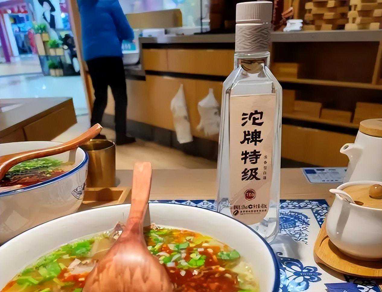国窖1573为何要打破温酒传统，建议冰着喝？老酒友一语道破