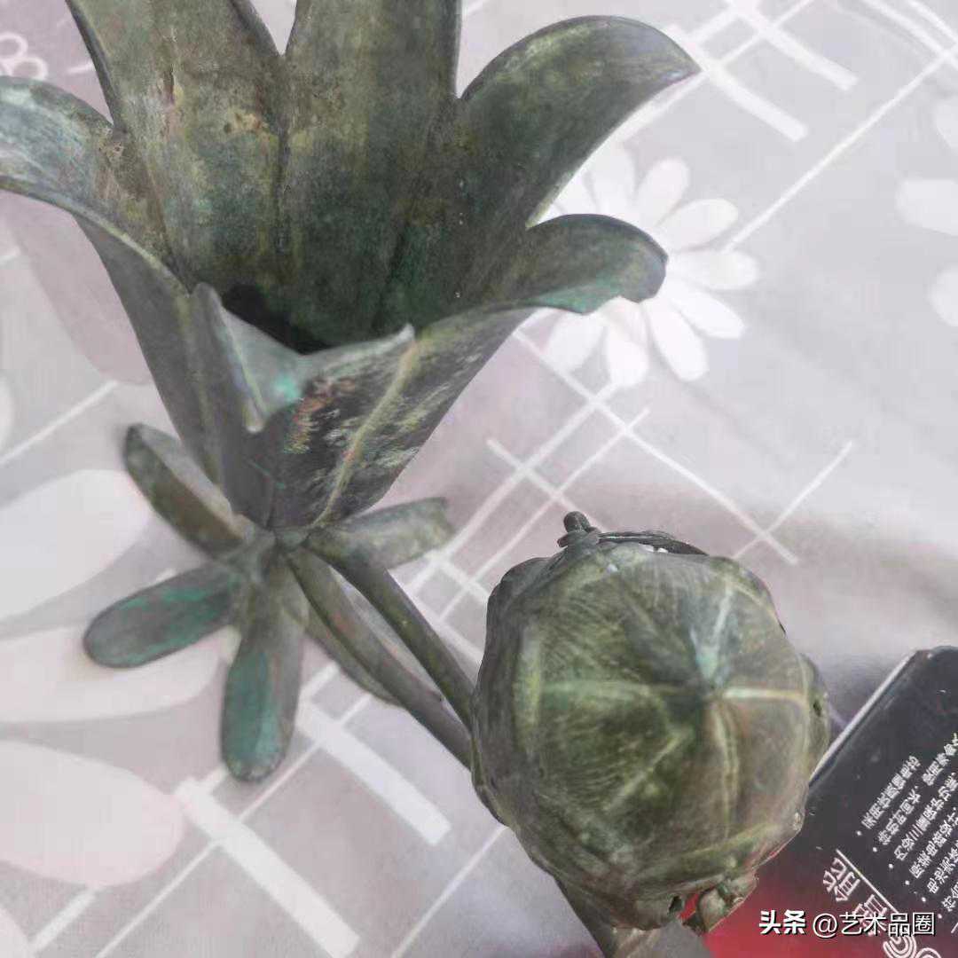 青铜花卉摆件