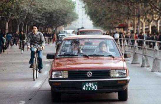 90年代初桑塔纳相当于现在买一辆什么车？
